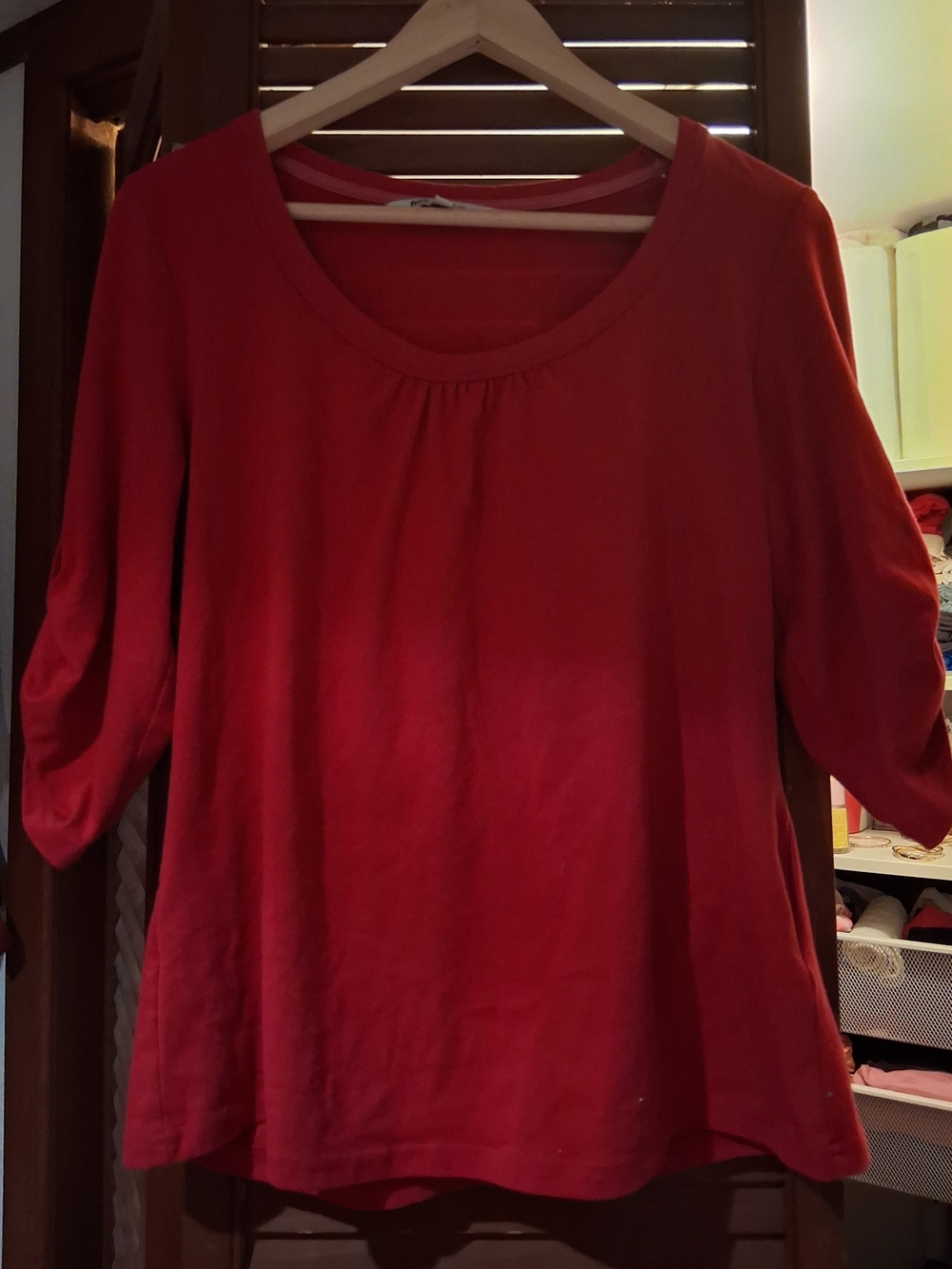 Women's Red Scoop Neck 3/4 Sleeve Top
